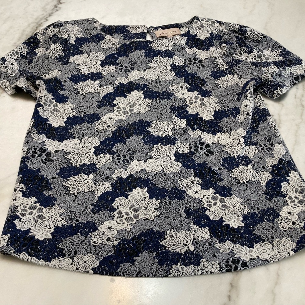 Philosophy‎ Blue and White Lace Short Sleeve Top
